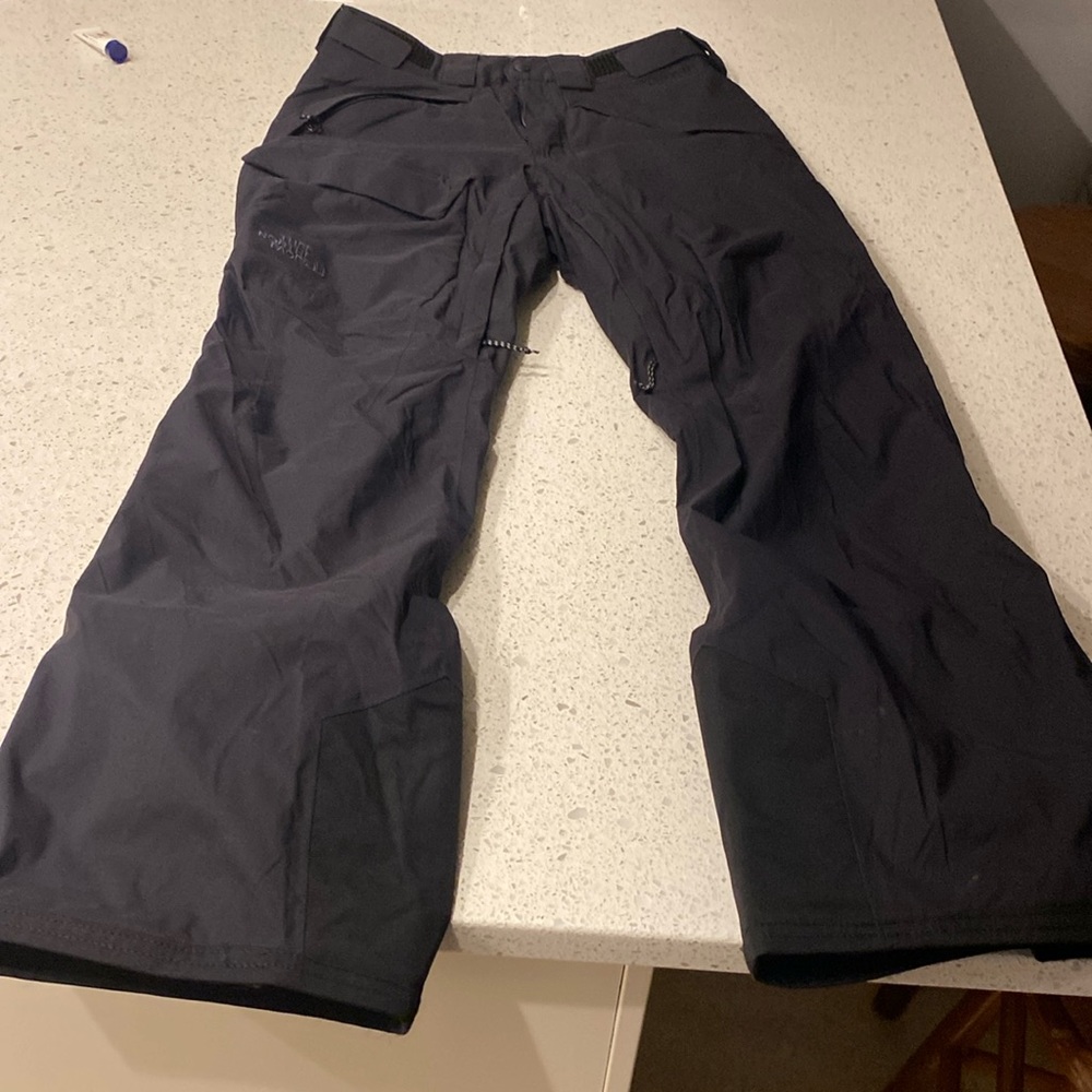 The North Face Men’s Ski pants- like new!